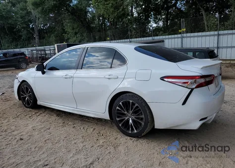 2018 Toyota Camry L из США, поврежденный, VIN 4T1B11HK0JU654388